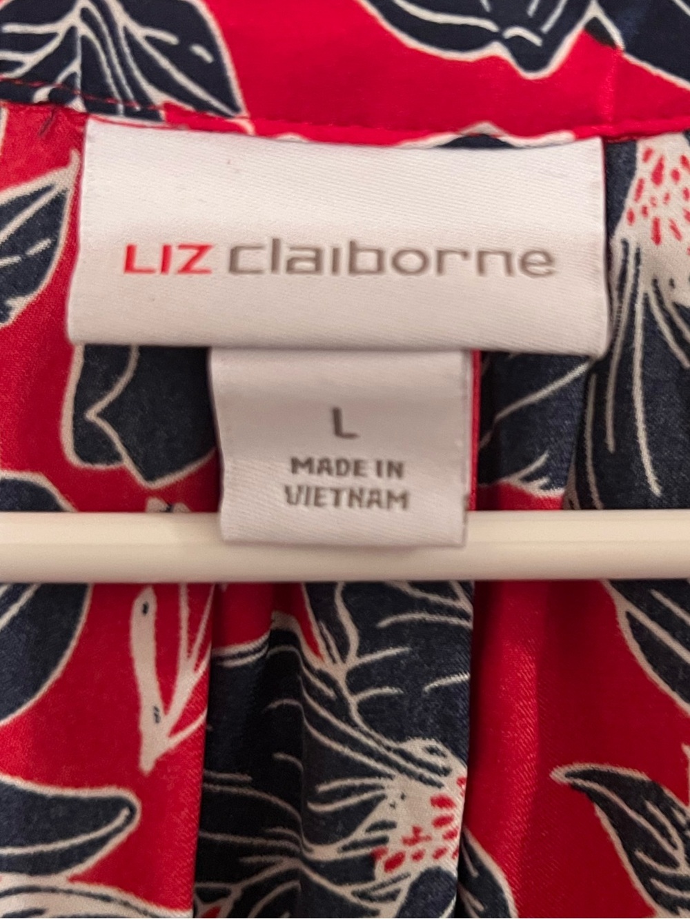 Liz Claiborne Red Navy Floral V-Neck Short Sleeve Blouse - Picture 3 of 3